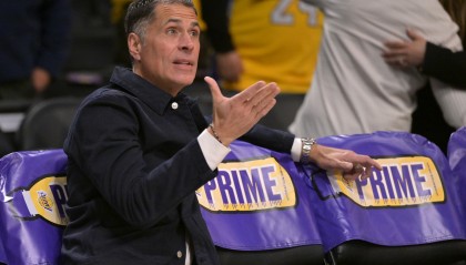 NBA直播-湖记：消息人士称只有当多米诺骨牌倒下后 才能看清休赛期局势