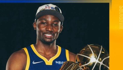 低調看直播-三战怒砍64+23+10！感谢勇士交易，他终于能做真正的自己