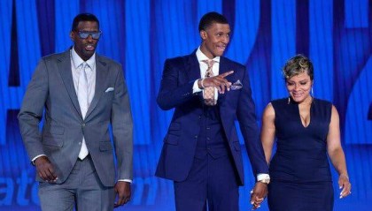 足球直播在线观看-火箭探花郎苦练成才：适合三分时代 再增重30磅？